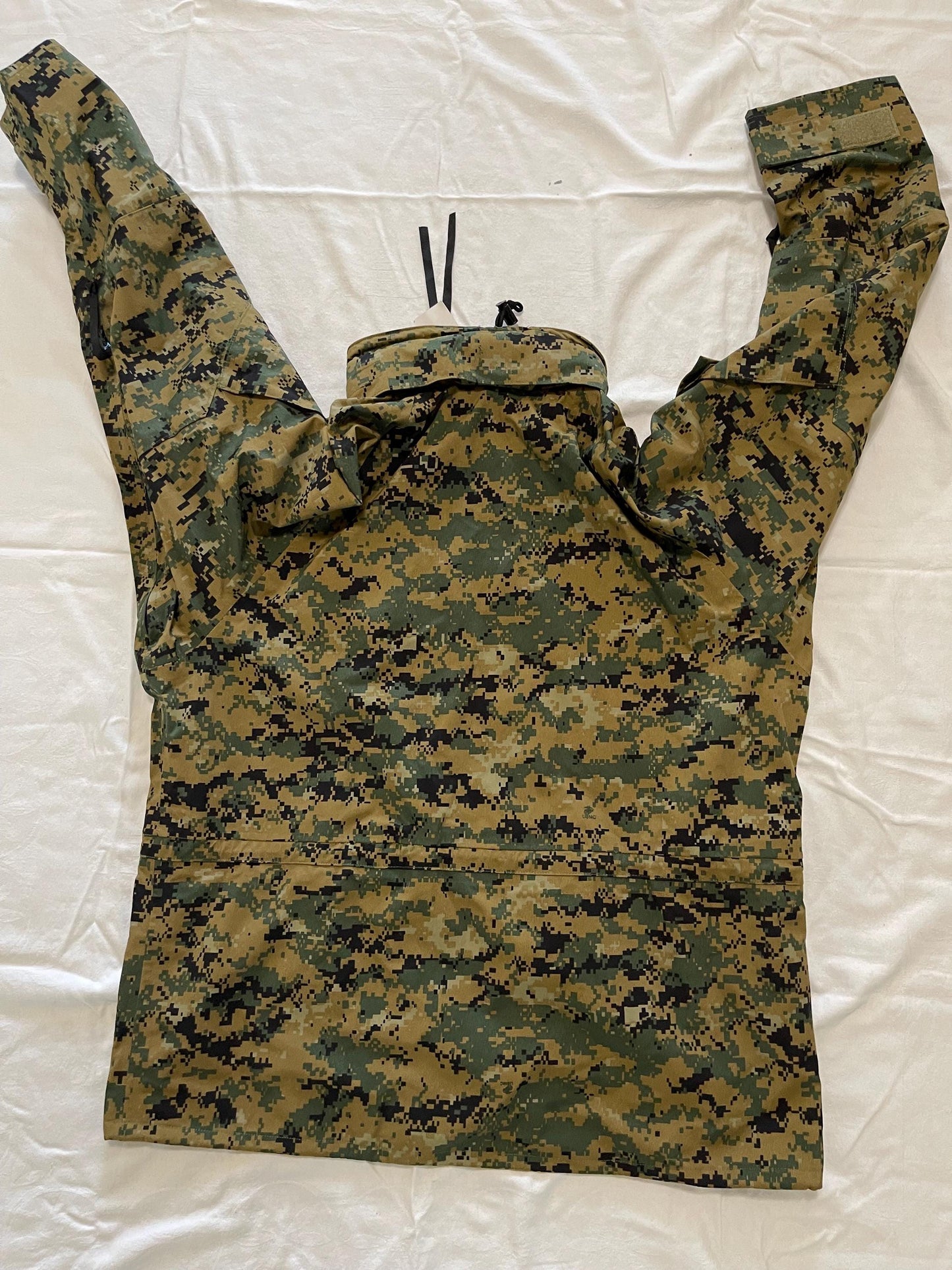 Genuine USMC Woodland Marpat digital ECW Goretex marine jacket Large Regular new with tag