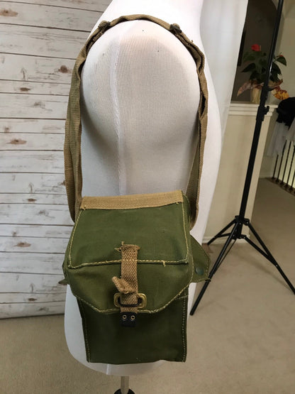 WW ll Genuine British Army Shoulder bag haver sack green