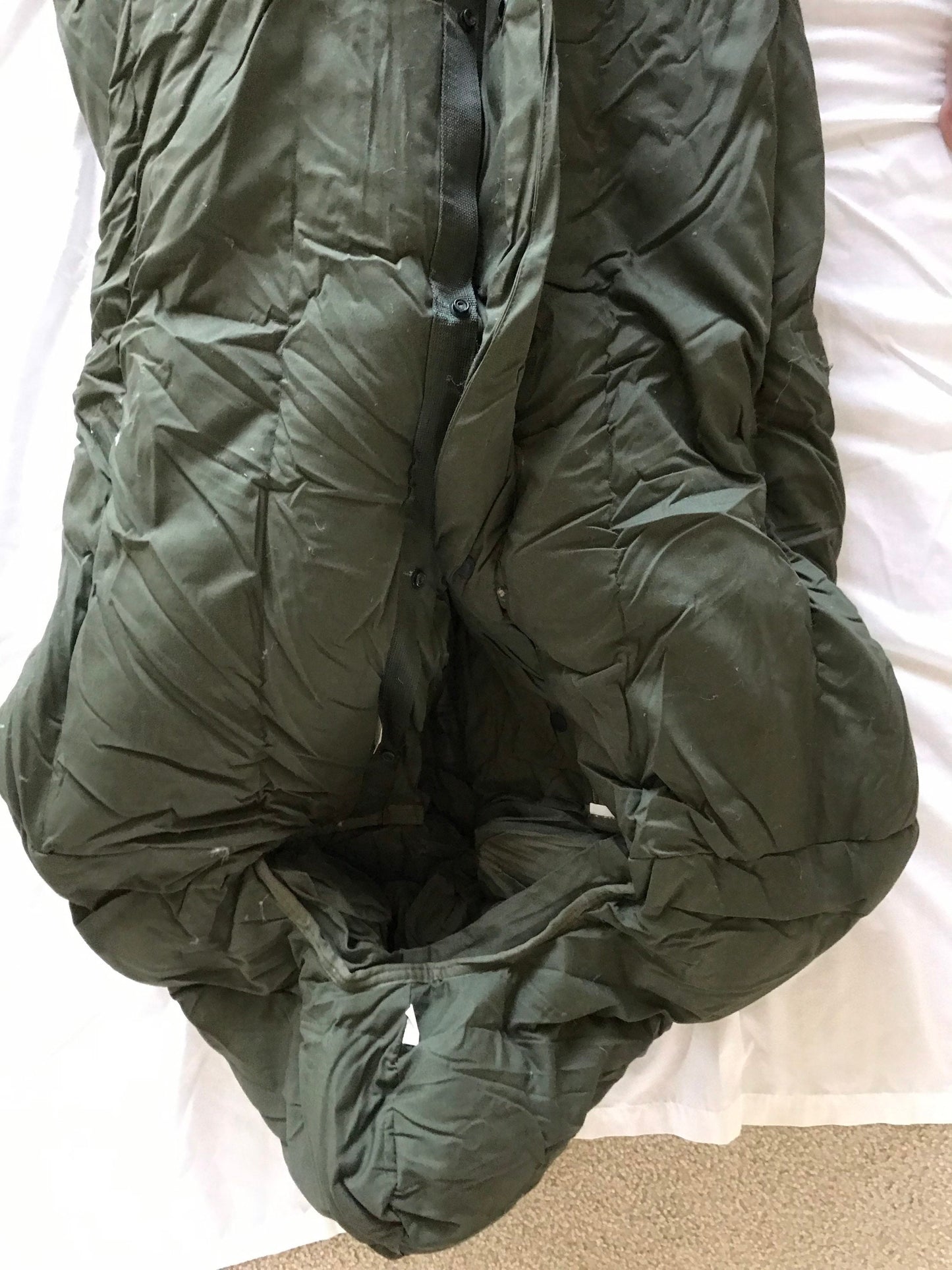 Brand new genuine US military extreme cold weather sleeping bag OD green vintage 1984.