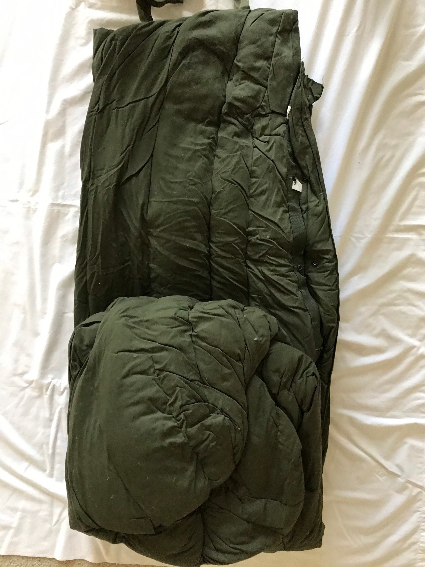 Brand new genuine US military extreme cold weather sleeping bag OD green vintage 1984.