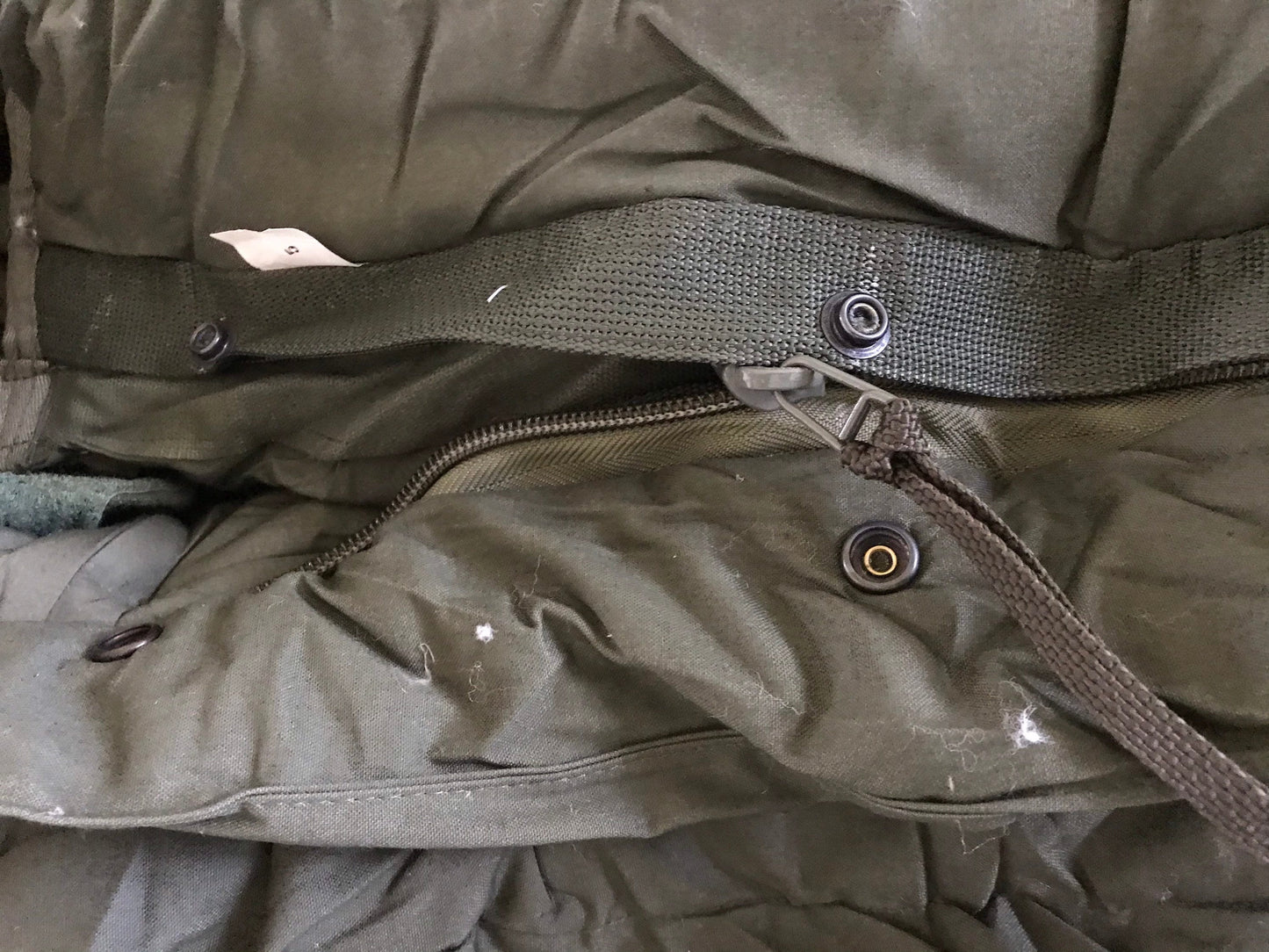 Brand new genuine US military extreme cold weather sleeping bag OD green vintage 1984.