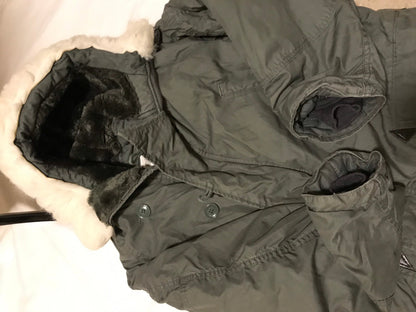 Genuine US military extreme cold weather vintage N3B parka jackets medium.