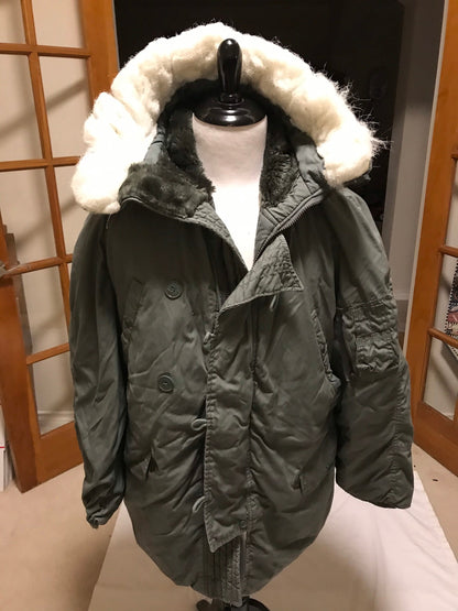 Genuine US military extreme cold weather vintage N3B parka jackets medium.