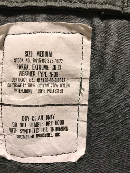 Genuine US military extreme cold weather vintage N3B parka jackets medium.