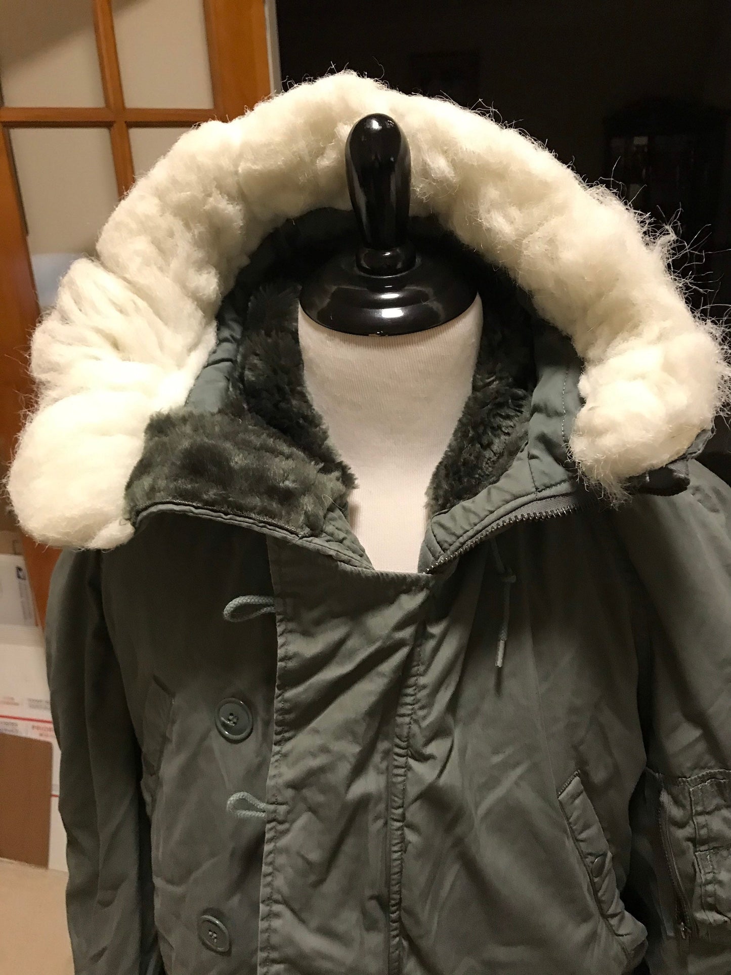Genuine US military extreme cold weather vintage N3B parka jackets medium.