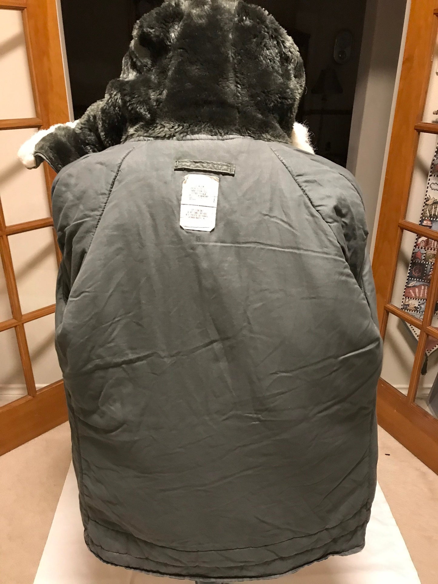 Genuine US military extreme cold weather vintage N3B parka jackets medium.