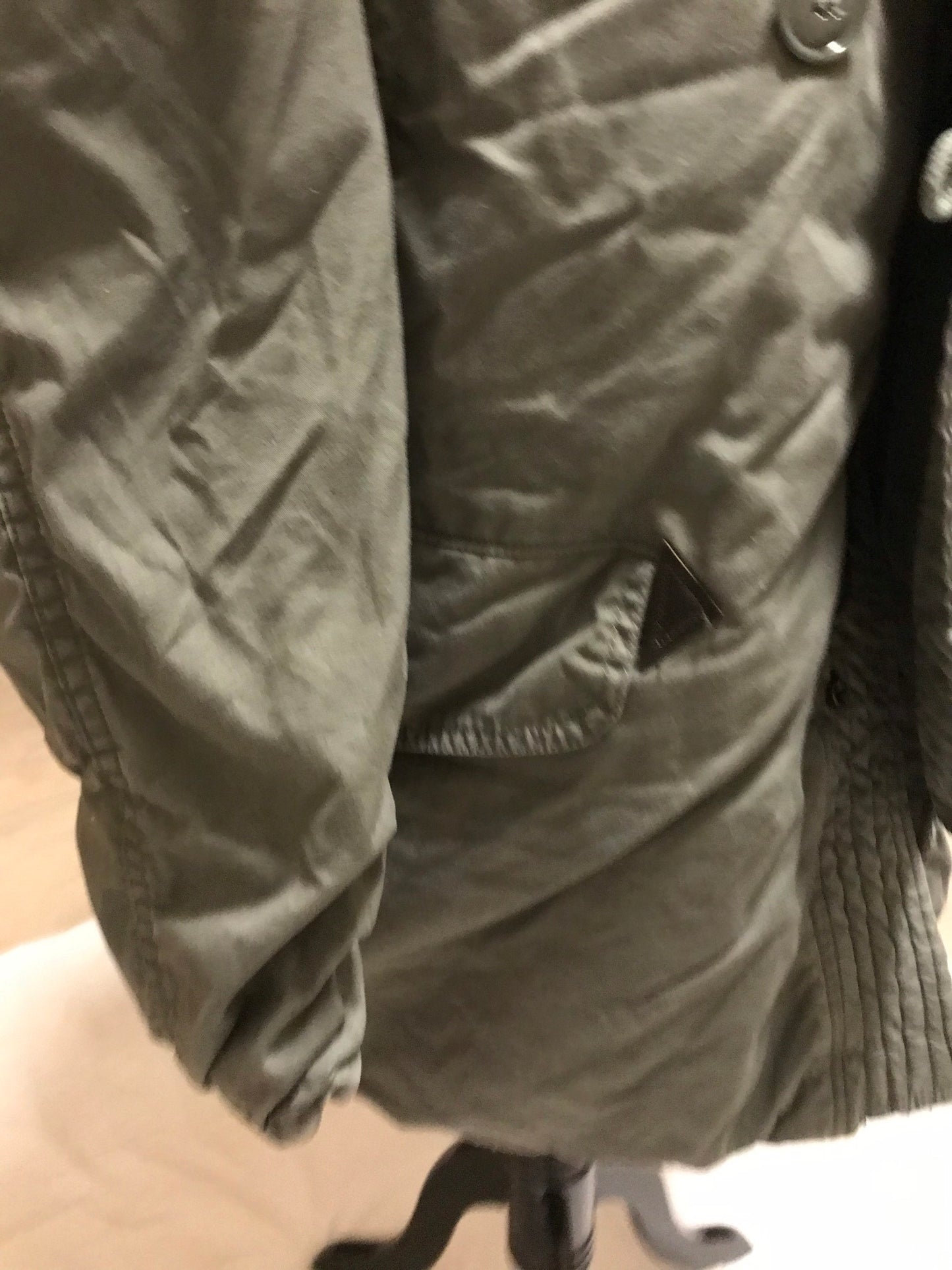 Genuine US military extreme cold weather vintage N3B parka jackets medium.