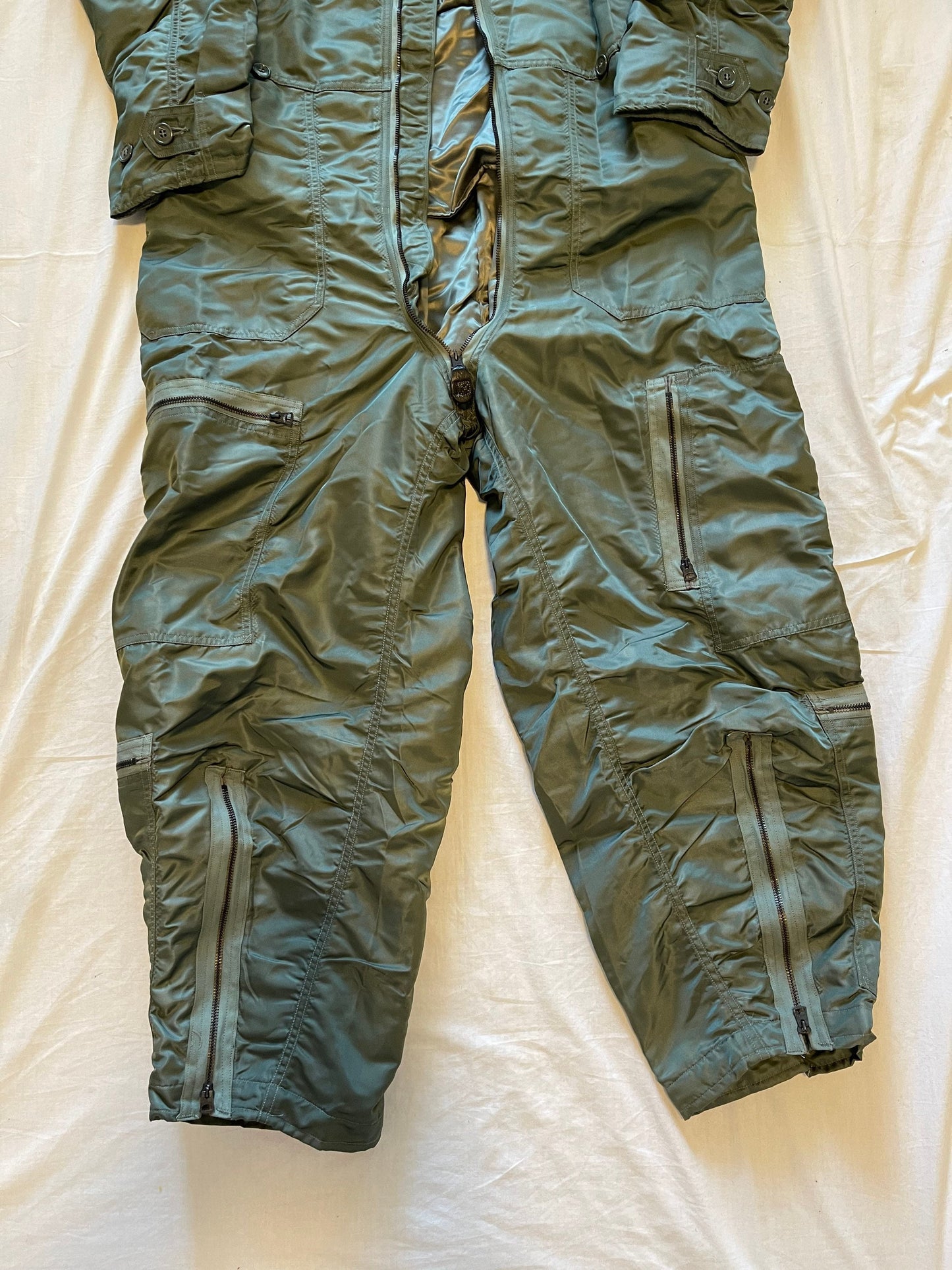 Pre Vietnam dated 1960 USAF CWU-1P Insulated flight Coveralls Large Regular New in mint condition.