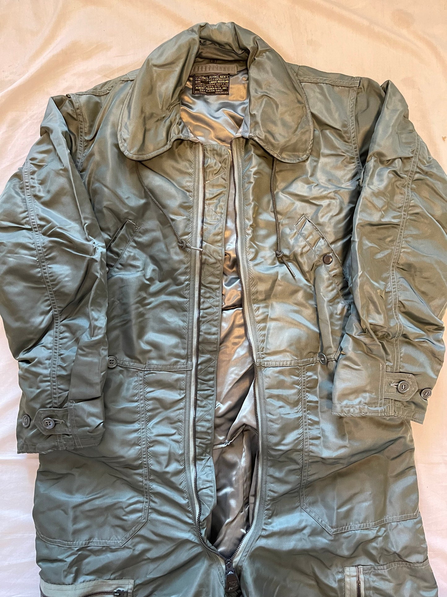 Pre Vietnam dated 1960 USAF CWU-1P Insulated flight Coveralls Large Regular New in mint condition.