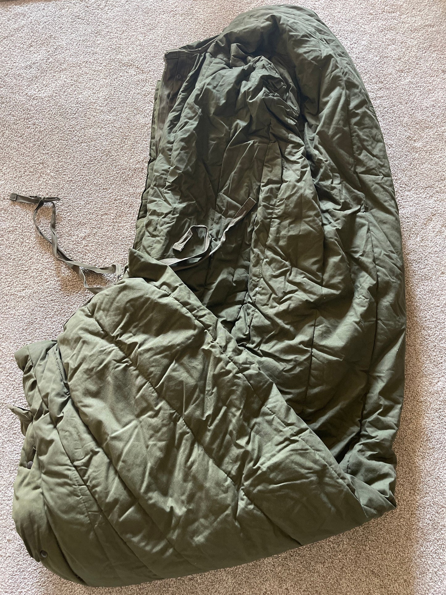 Genuine US military extreme cold weather sleeping bag OD green vintage 1984