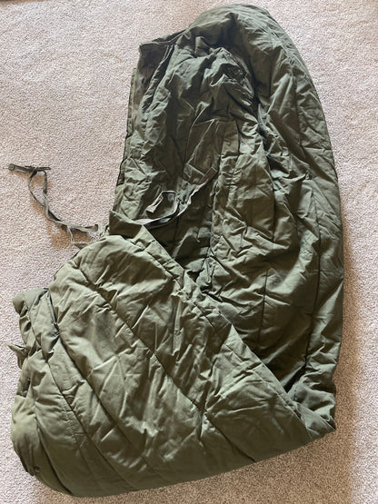 Genuine US military extreme cold weather sleeping bag OD green vintage 1984