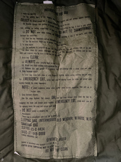 Genuine US military extreme cold weather sleeping bag OD green vintage 1984
