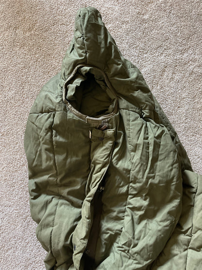Genuine US military extreme cold weather sleeping bag OD green vintage 1984