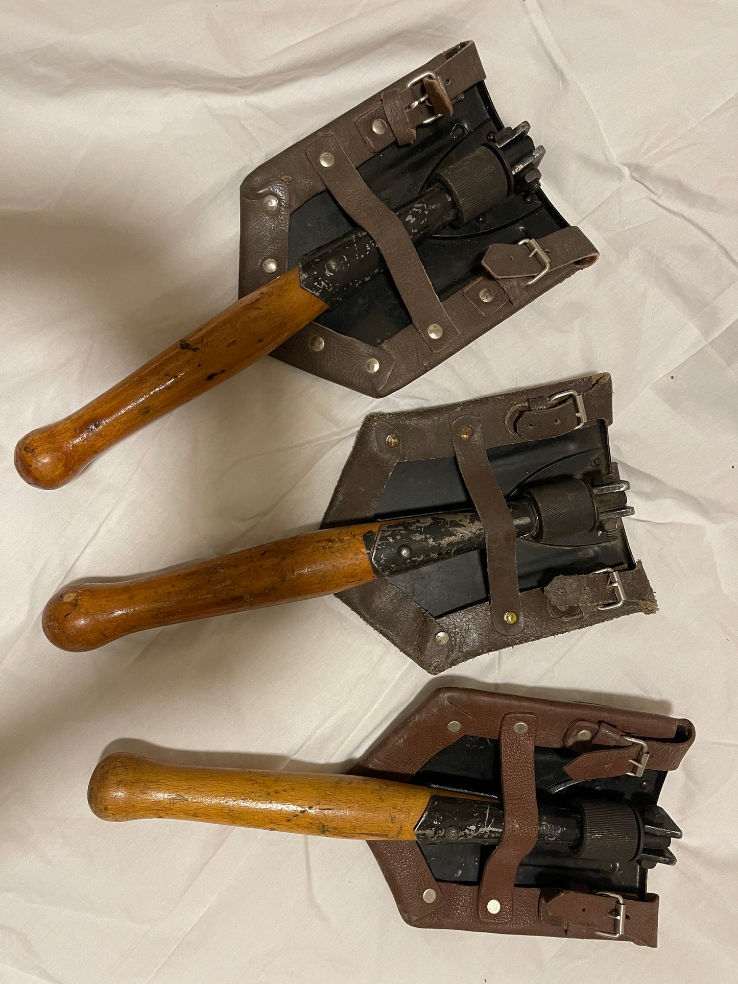Genuine vintage Romanian military shovel/Spade with leather cover/ Camping, outdoors.
