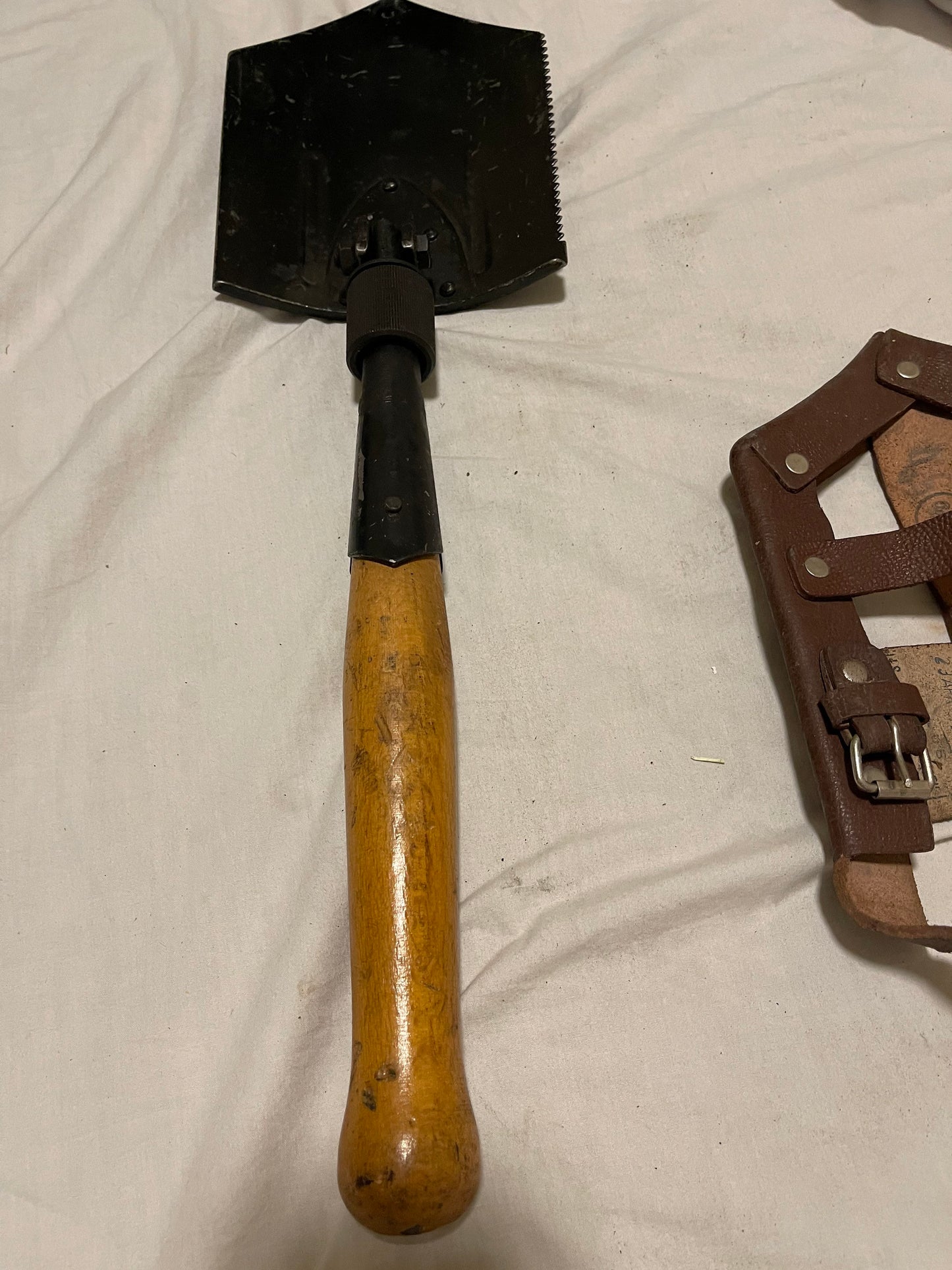 Genuine vintage Romanian military shovel/Spade with leather cover/ Camping, outdoors.