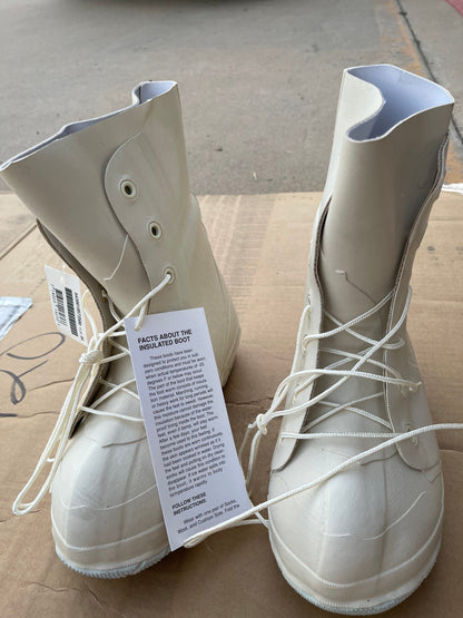 US Military extreme Cold weather white Micky Mouse / Bunny Boots with Valve size 4Wide New.