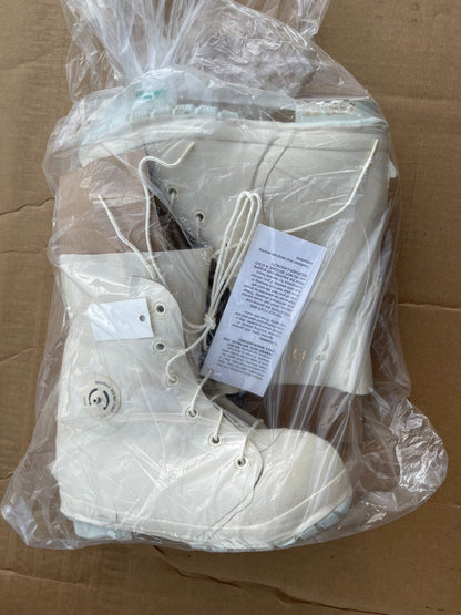 US Military extreme Cold weather white Micky Mouse / Bunny Boots with Valve size 4Wide New.