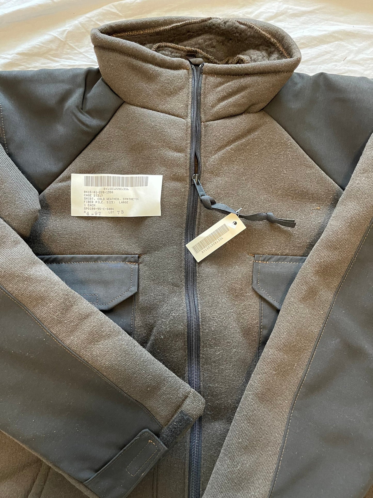 Genuine US Military Vintage Bear suit fleece jacket cold weather ECWCS Brown brand new Large.