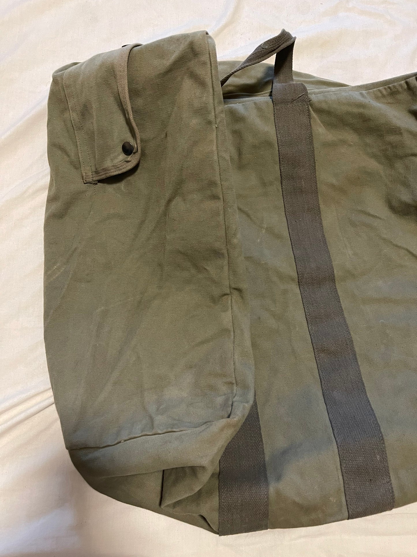 Genuine US Military Air Force Vintage Flyers canvas Parachute Cargo Kit bag sage green with brass or Plastic  zipper.