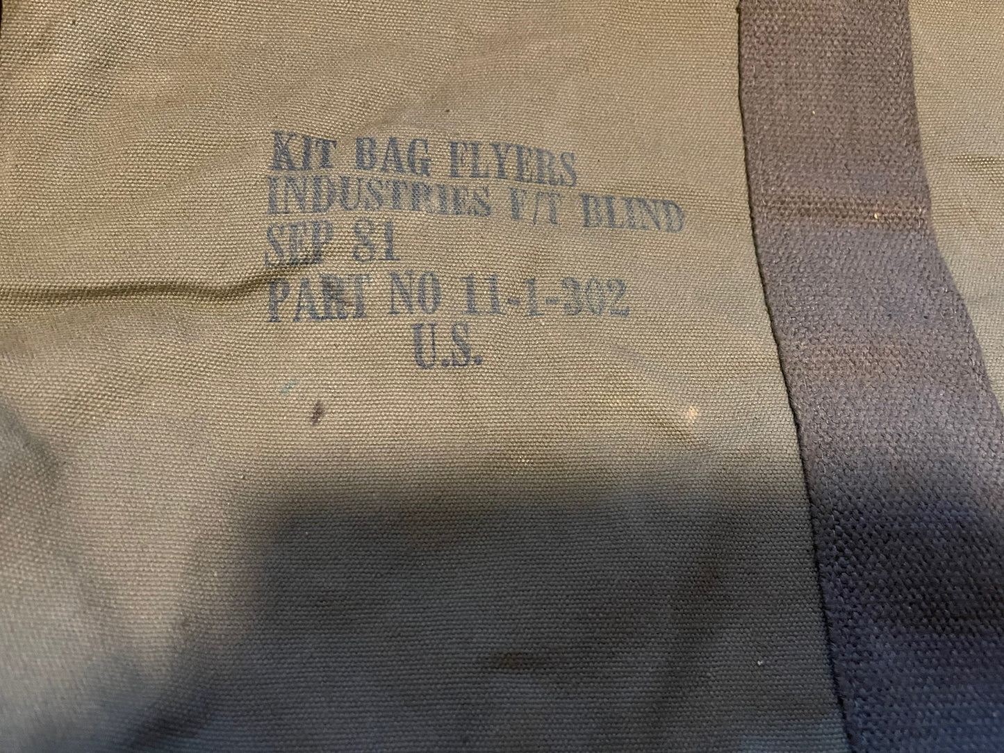 Genuine US Military Air Force Vintage Flyers canvas Parachute Cargo Kit bag sage green with brass or Plastic  zipper.