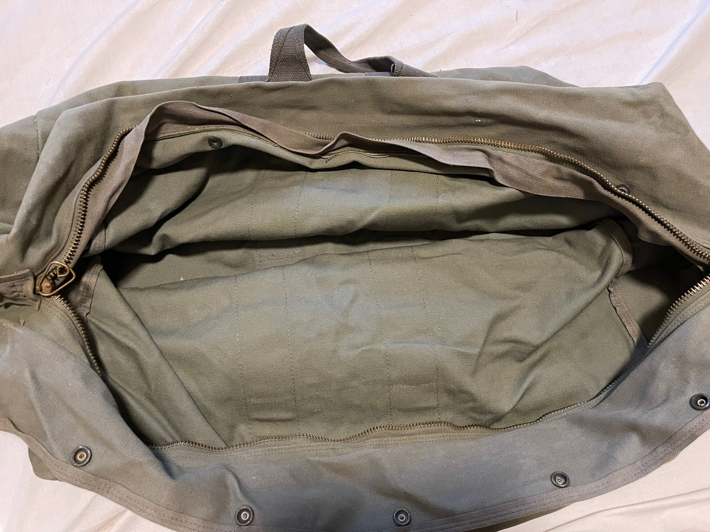 Genuine US Military Air Force Vintage Flyers canvas Parachute Cargo Kit bag sage green with brass or Plastic  zipper.
