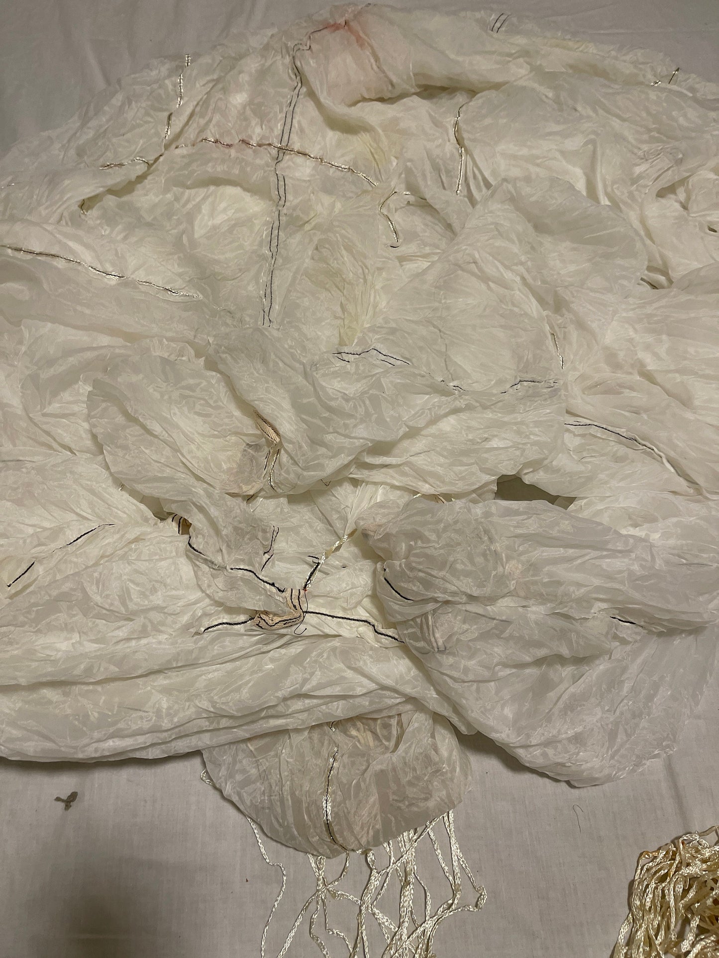Genuine US GI 15 ft. UNICROSS cargo Parachute white / photo shoot, deco and display.