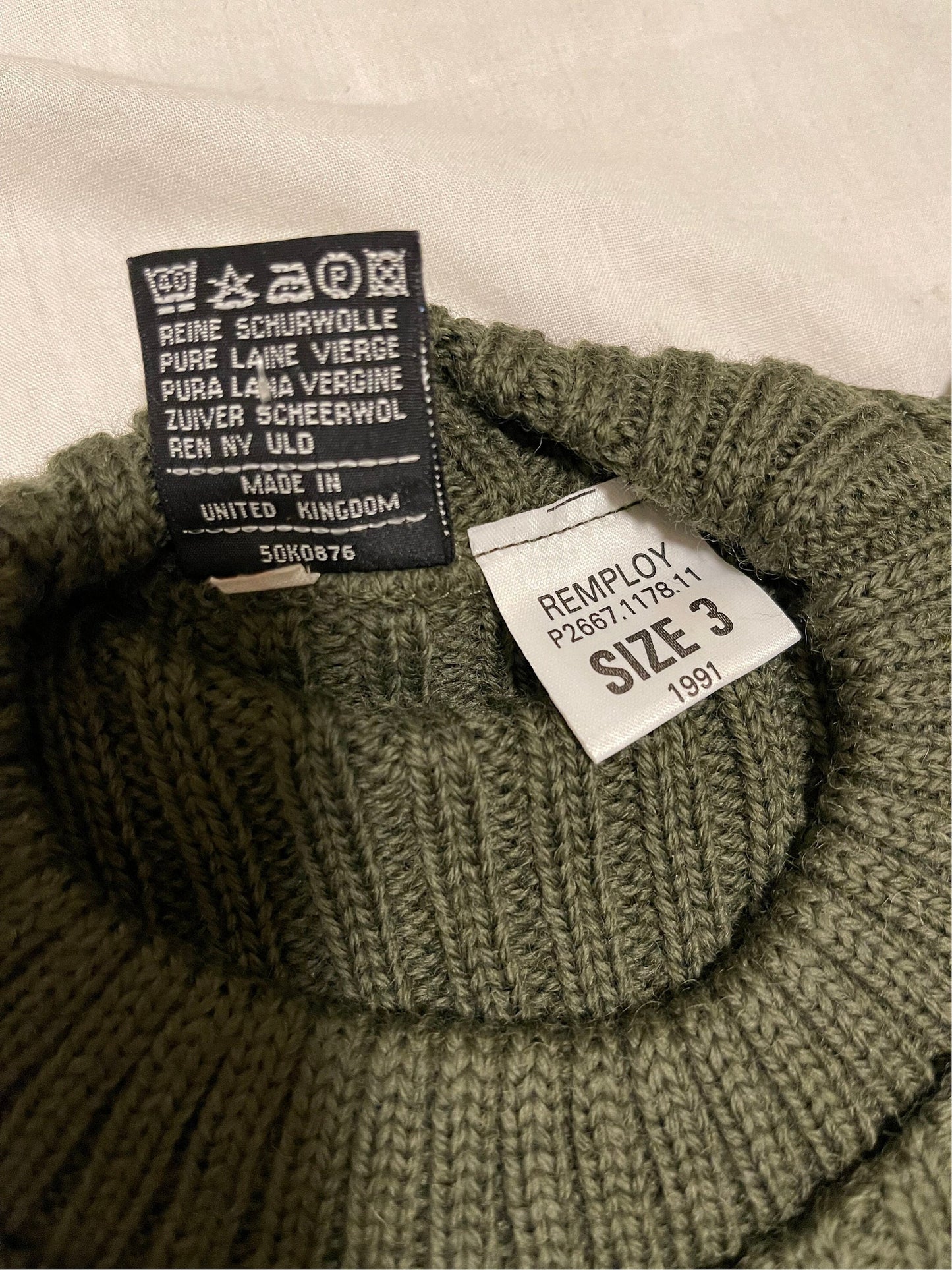 Genuine British Army Vintage 100% Wool Commando Sweater Olive Green dated 1991 New