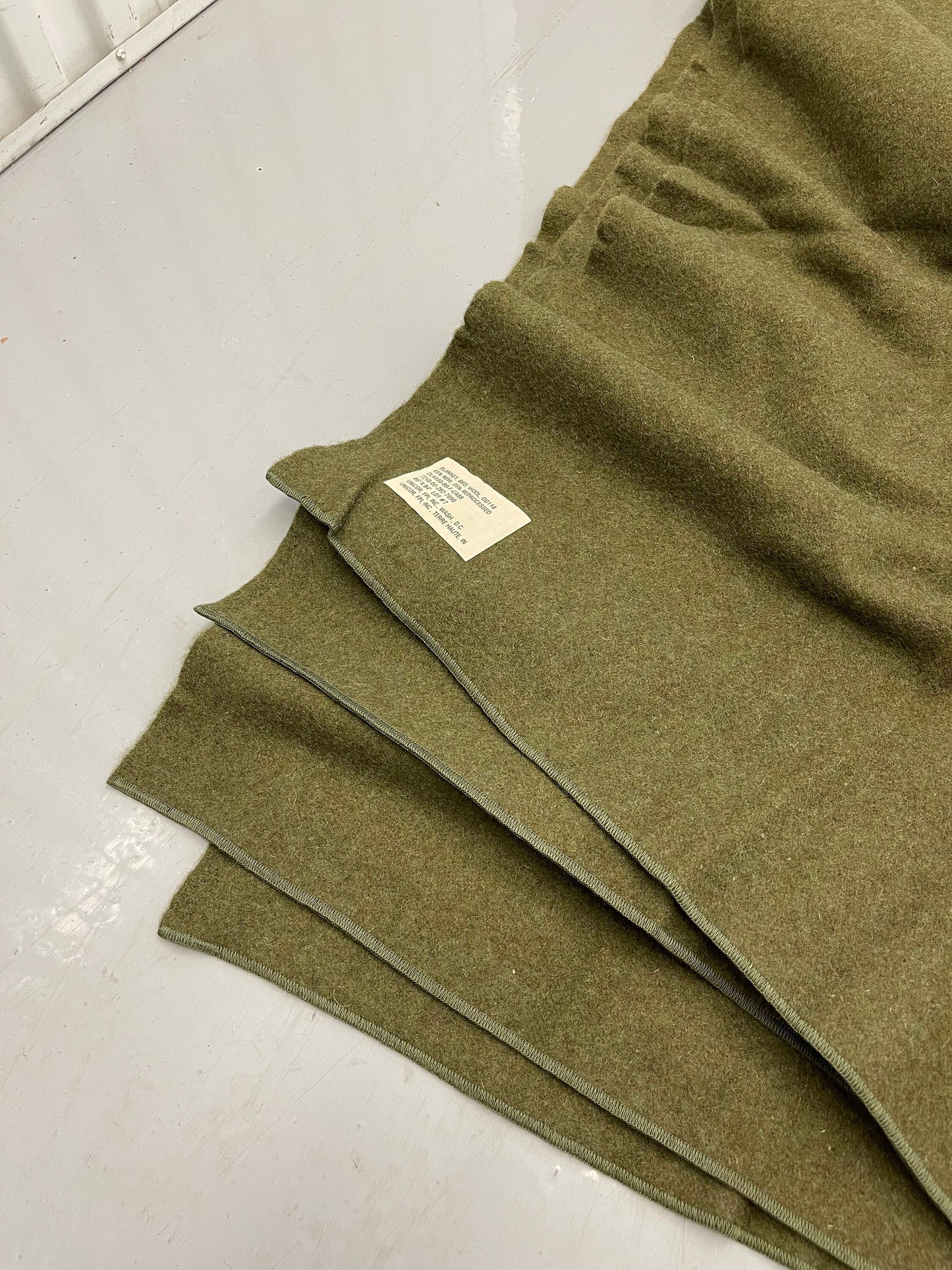 Genuine Vintage US Army 100 % wool blanket Olive drab/Green From Acceptable to New / Unused.