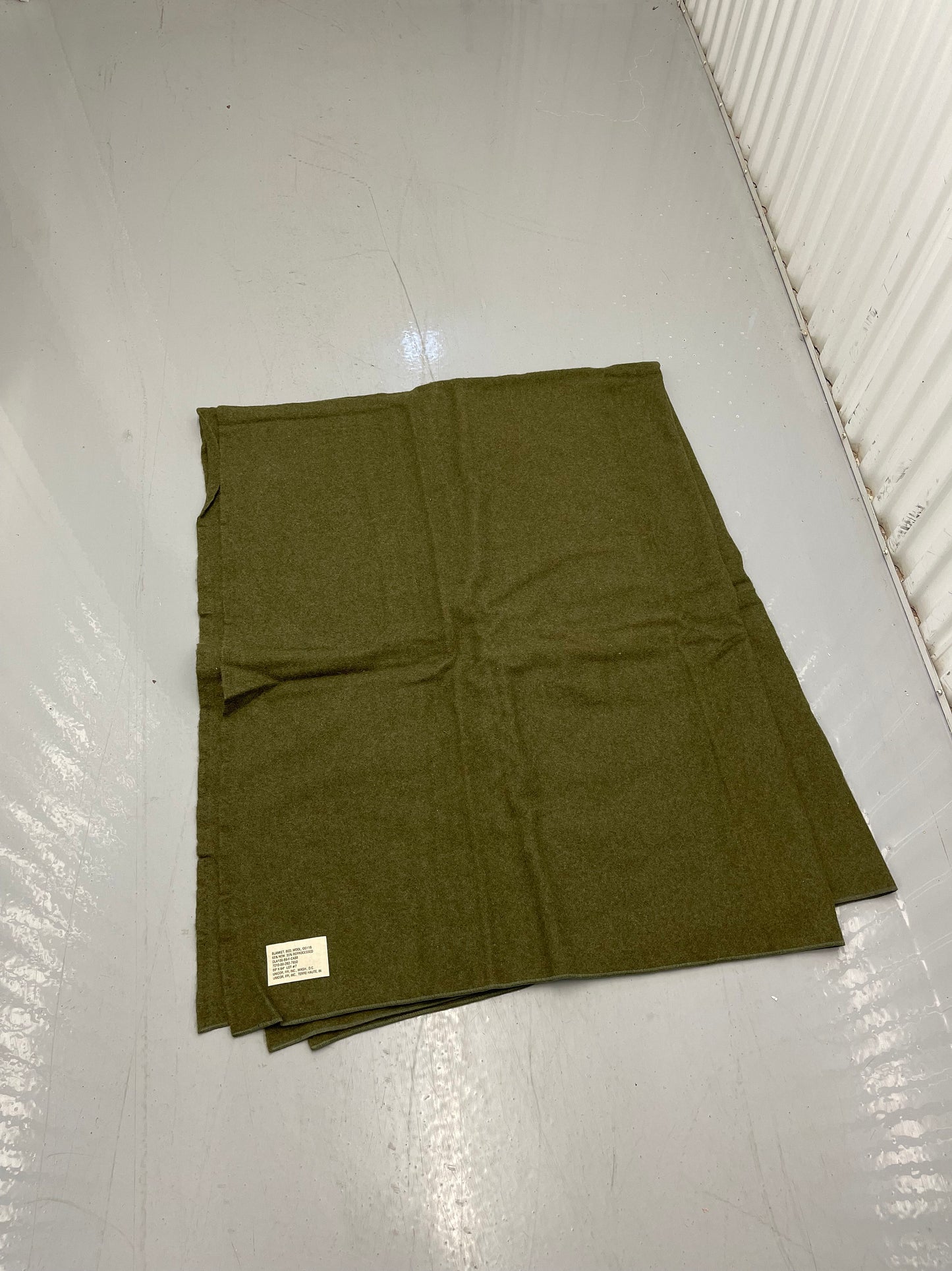 Genuine Vintage US Army 100 % wool blanket Olive drab/Green From Acceptable to New / Unused.