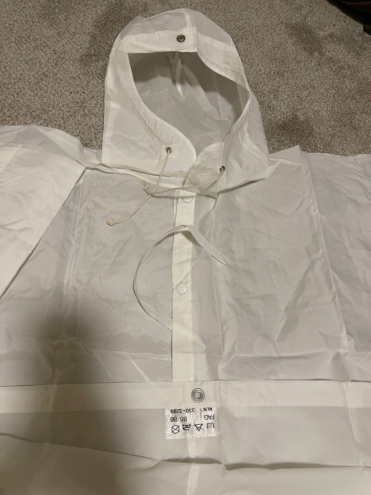 Genuine Vintage White Swiss Army Snow Camouflage Rain Poncho, Impermeable Waterproof New.