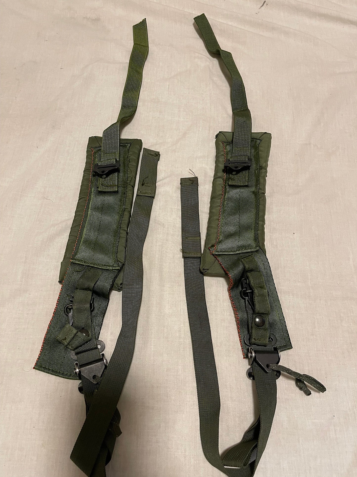 Genuine US military Vintage Vietnam era Shoulder straps for Alice pack OD green in excellent condition.