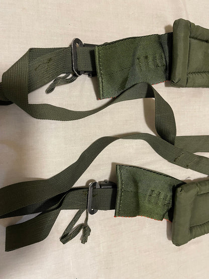 Genuine US military Vintage Vietnam era Shoulder straps for Alice pack OD green in excellent condition.