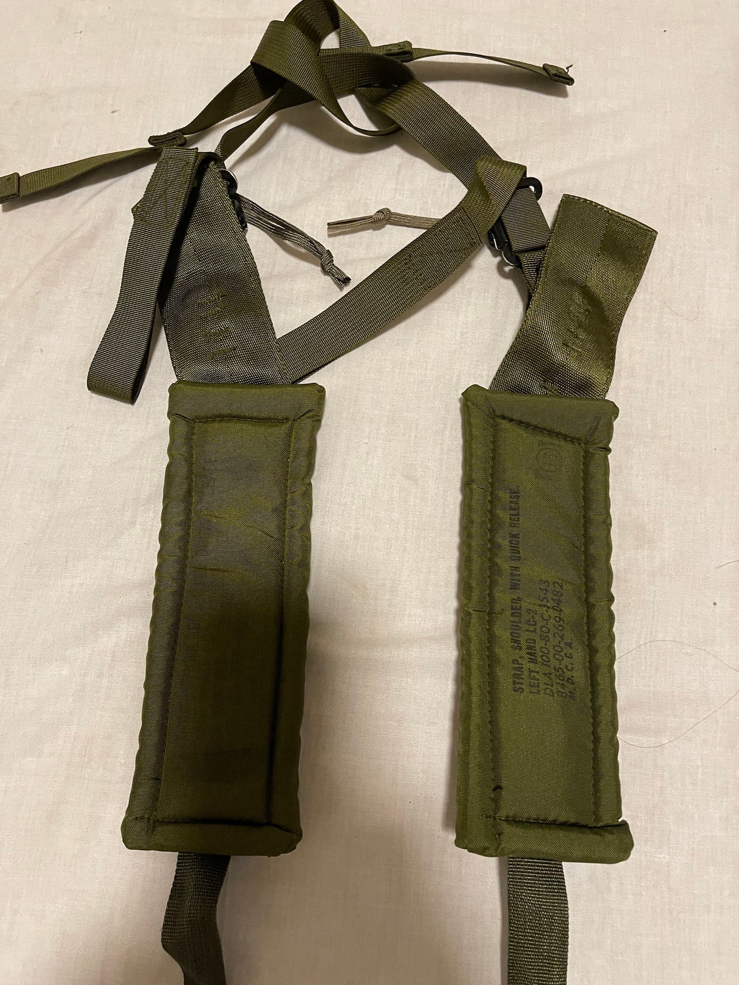 Genuine US military Vintage Vietnam era Shoulder straps for Alice pack OD green in excellent condition.