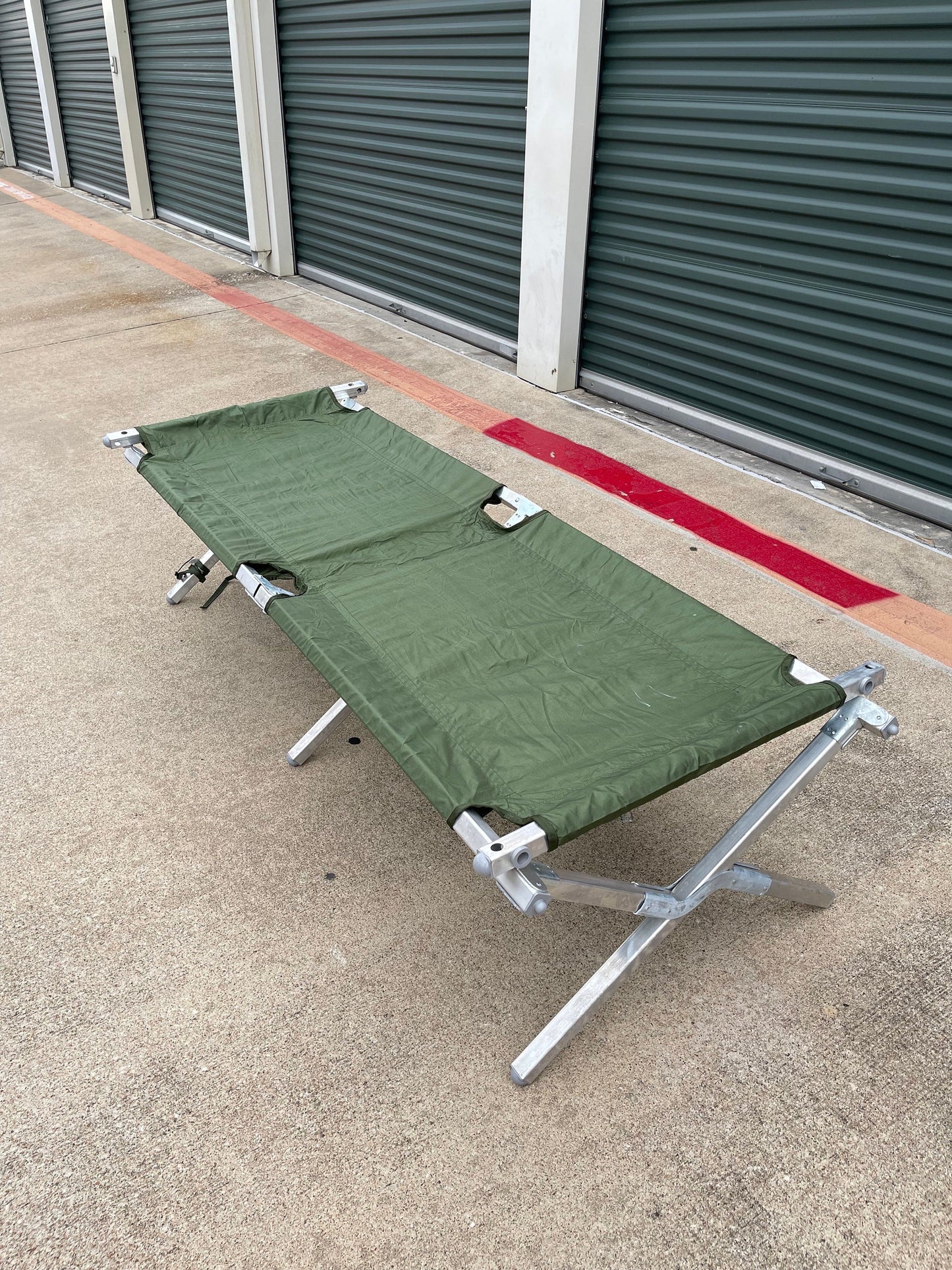 Genuine US military heavy duty steel frame sleeping folding camping cot new with Free US GI Laundry bag