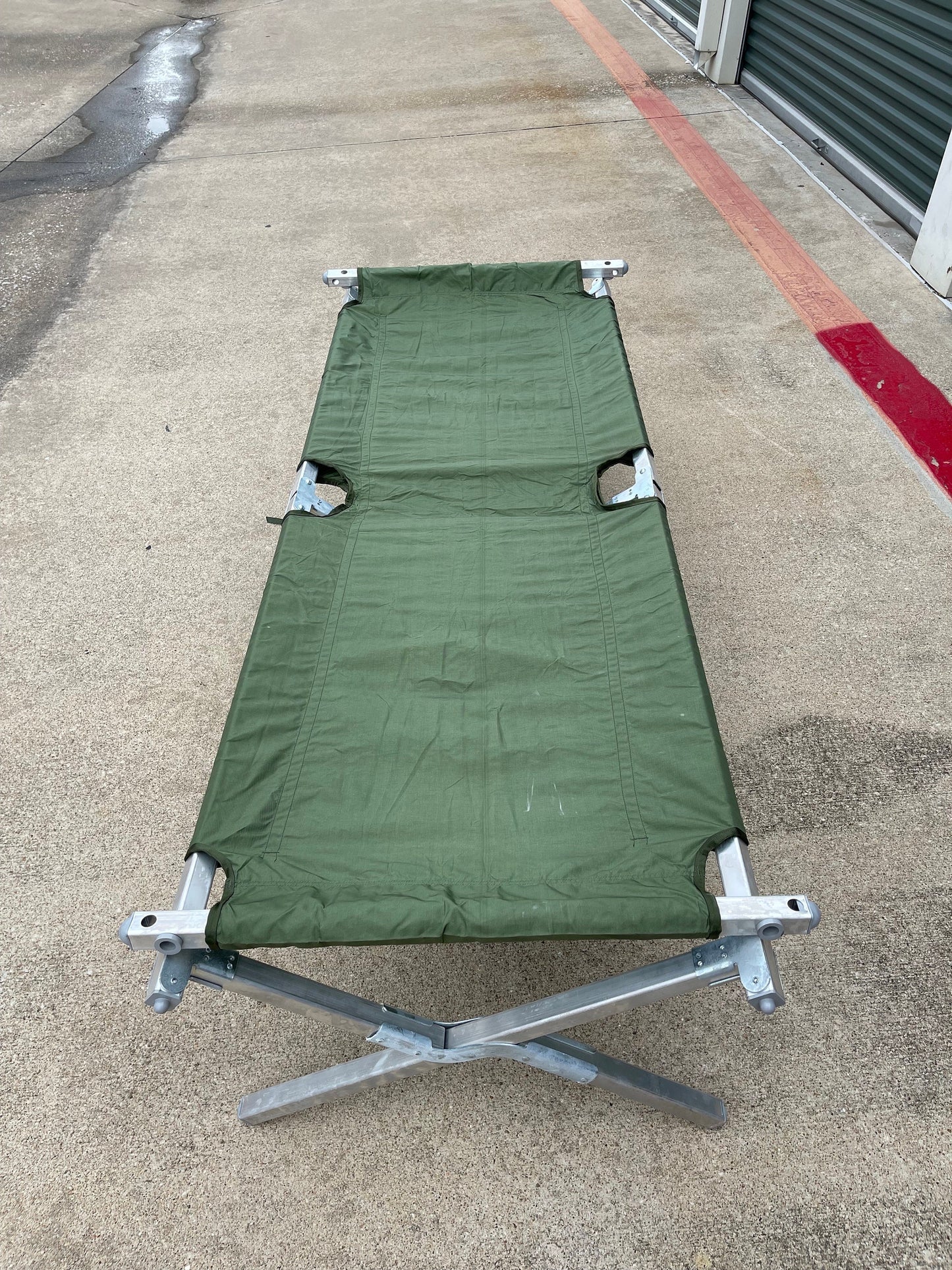 Genuine US military heavy duty steel frame sleeping folding camping cot new with Free US GI Laundry bag