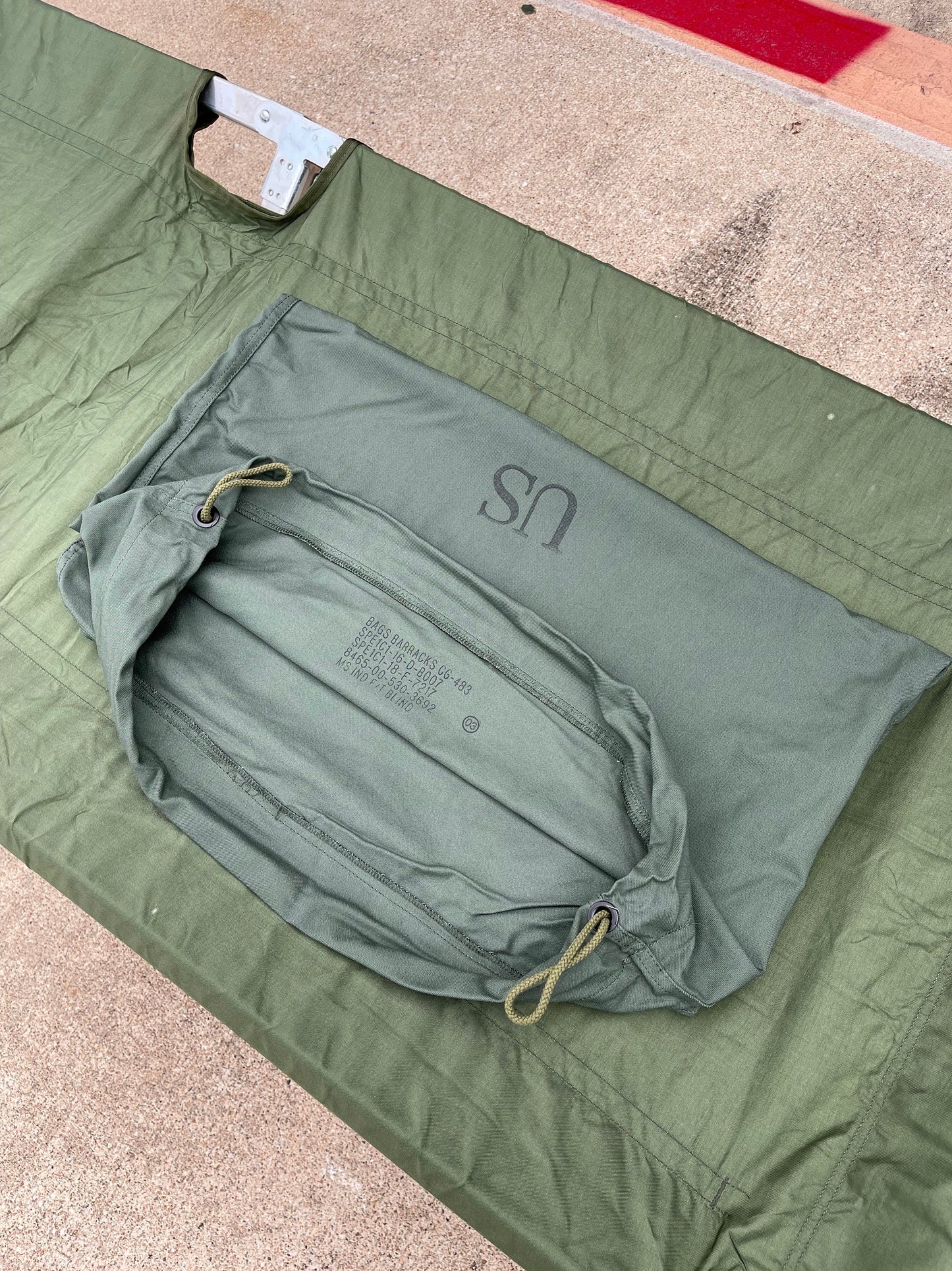 Genuine US military heavy duty steel frame sleeping folding camping cot new with Free US GI Laundry bag