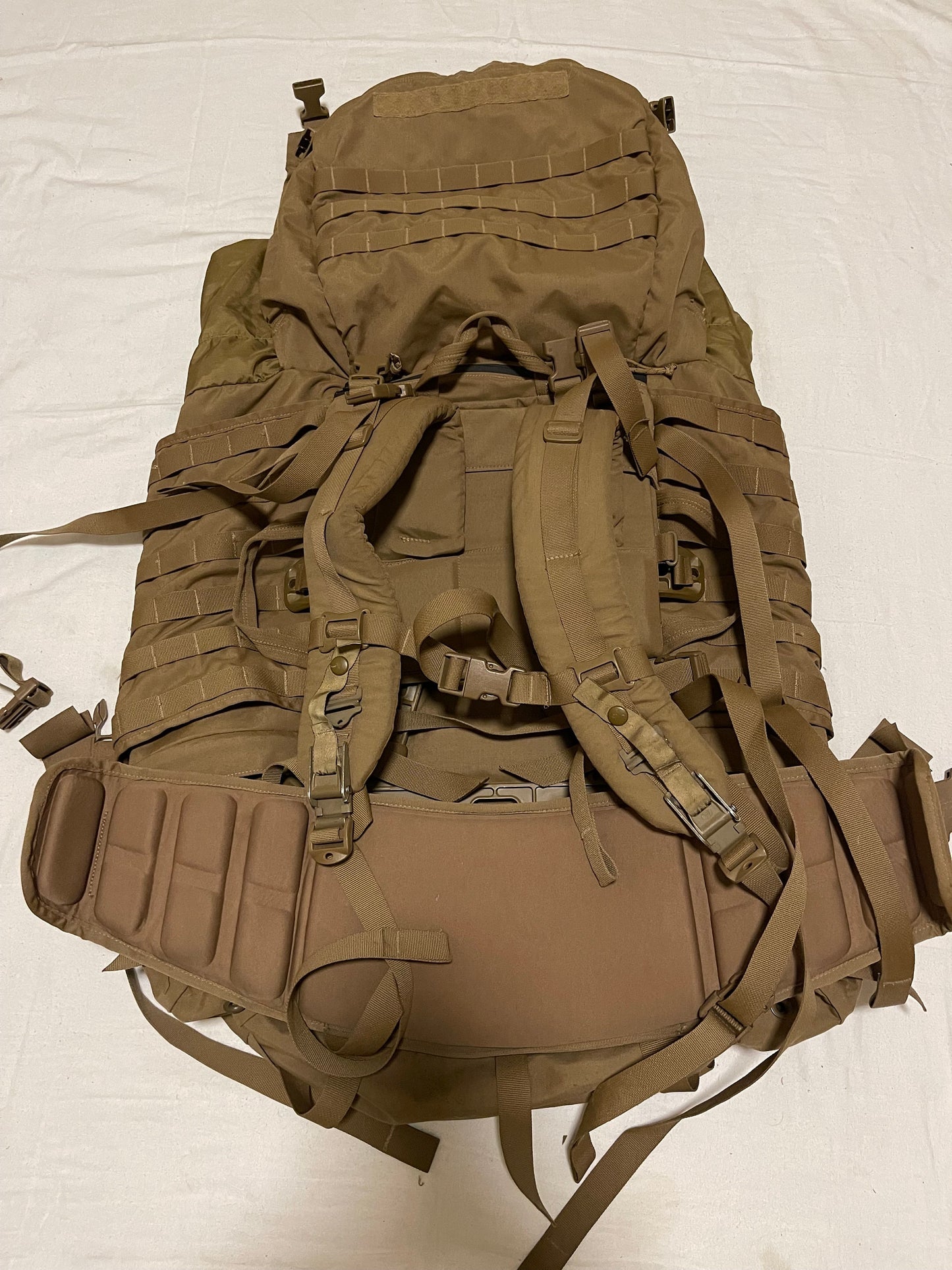 US Military USMC filbe rucksack complete with 2 new Sustainments pouches.
