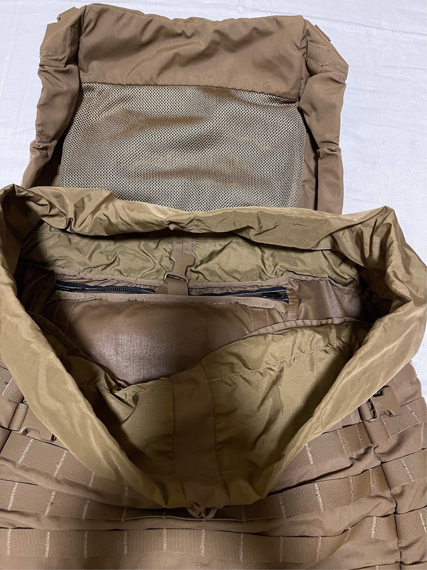 US Military USMC filbe rucksack complete with 2 new Sustainments pouches.