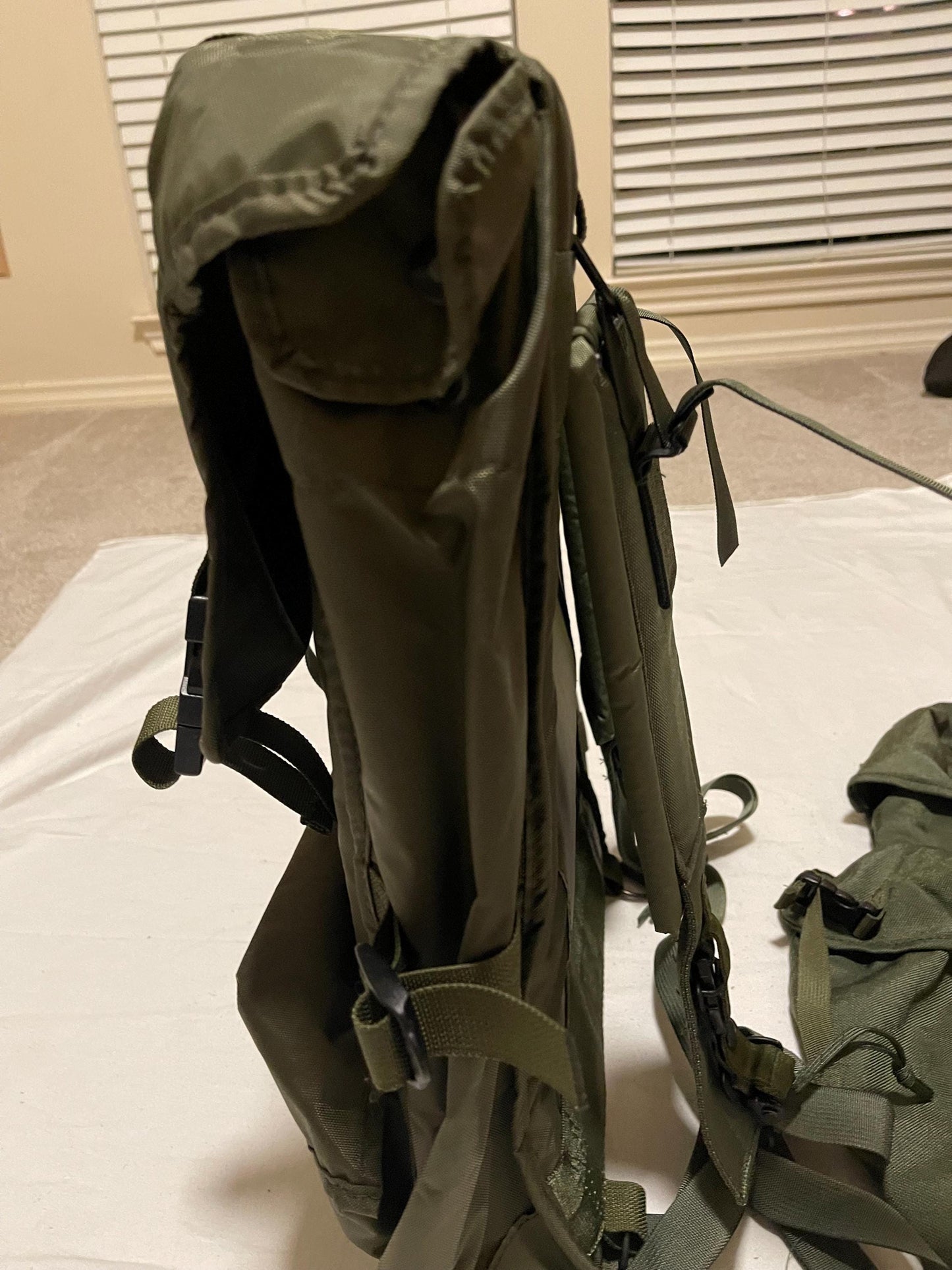 New Genuine  US Vintage Military Harris Falcon II radio pack PRC 150 Plus pouches.