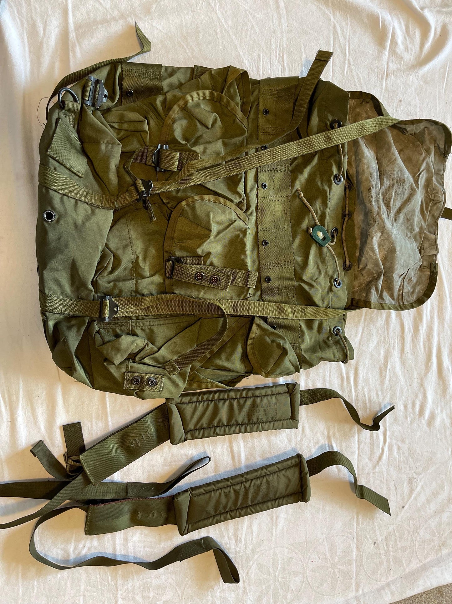 Genuine US Military Vintage Medium Alice pack with shoulder straps