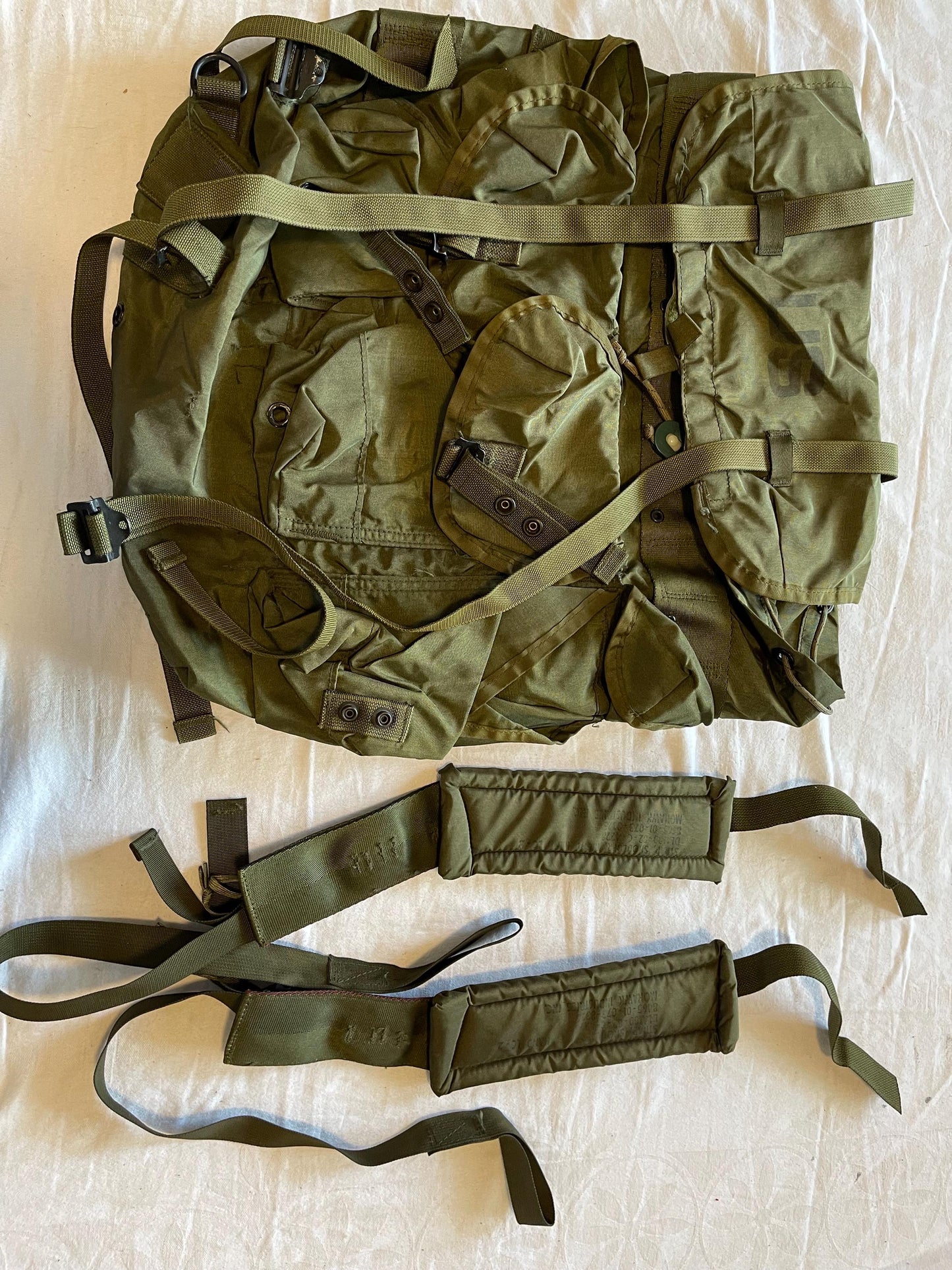 Genuine US Military Vintage Medium Alice pack with shoulder straps