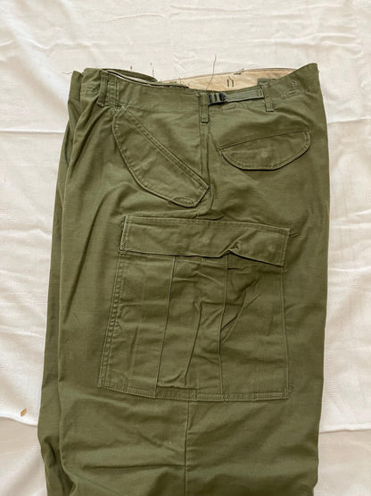 Genuine US military Vintage Vietnam era M65 Field Pants OD green From 1960’s Medium Regular with Silver zipper. Mint Med, Reg.