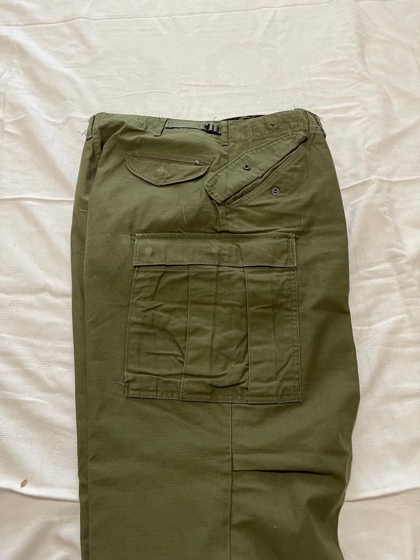 Genuine US military Vintage Vietnam era M65 Field Pants OD green From 1960’s Medium Regular with Silver zipper. Mint Med, Reg.