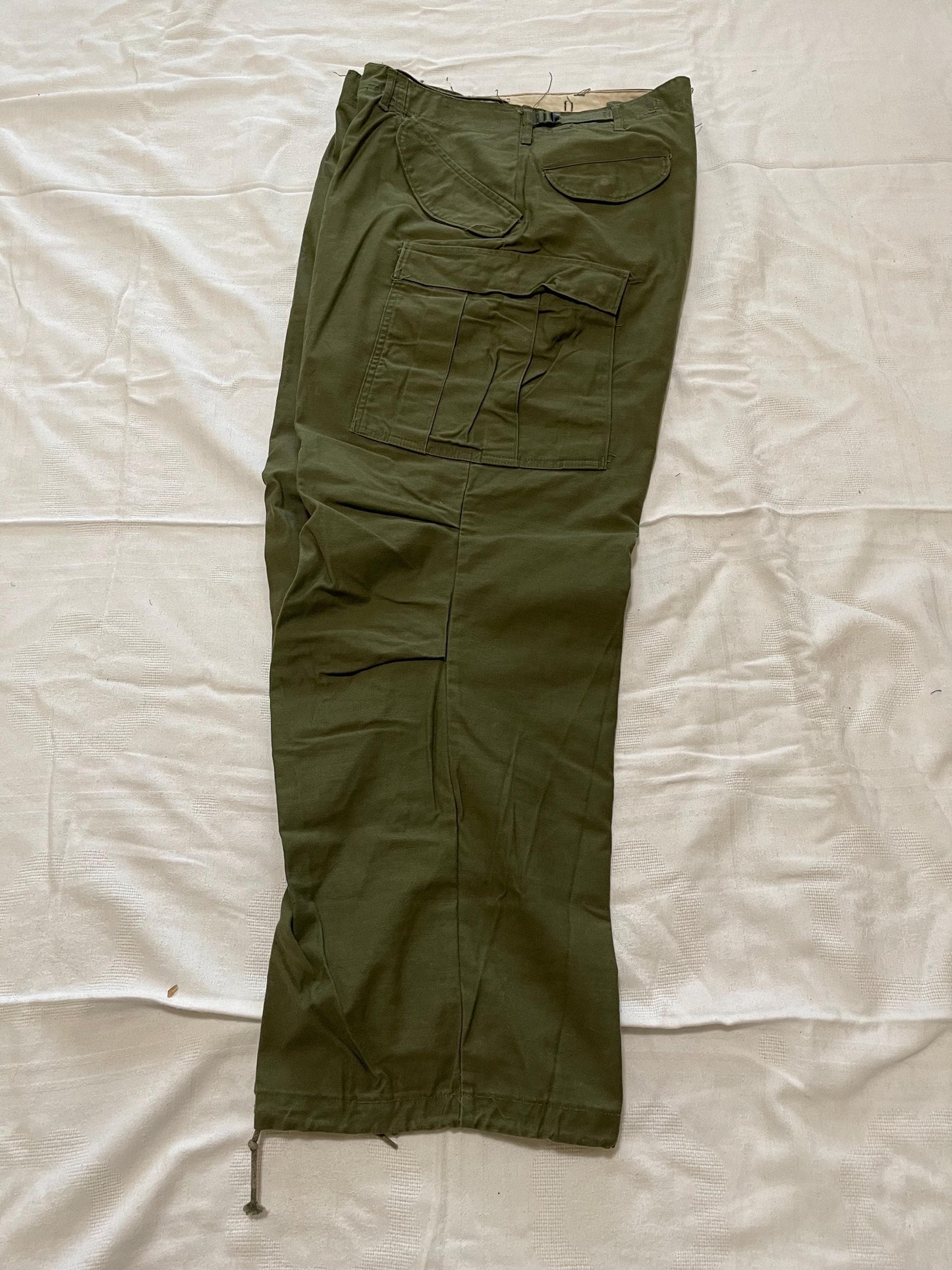 Genuine US military Vintage Vietnam era M65 Field Pants OD green From 1960’s Medium Regular with Silver zipper. Mint Med, Reg.