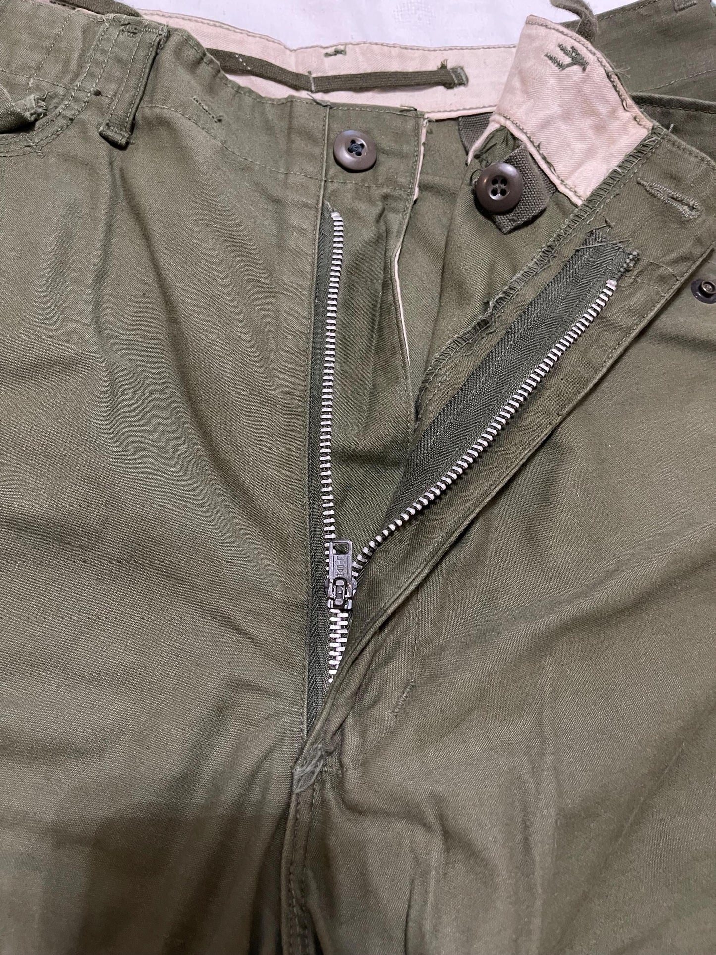 Genuine US military Vintage Vietnam era M65 Field Pants OD green From 1960’s Medium Regular with Silver zipper. Mint Med, Reg.