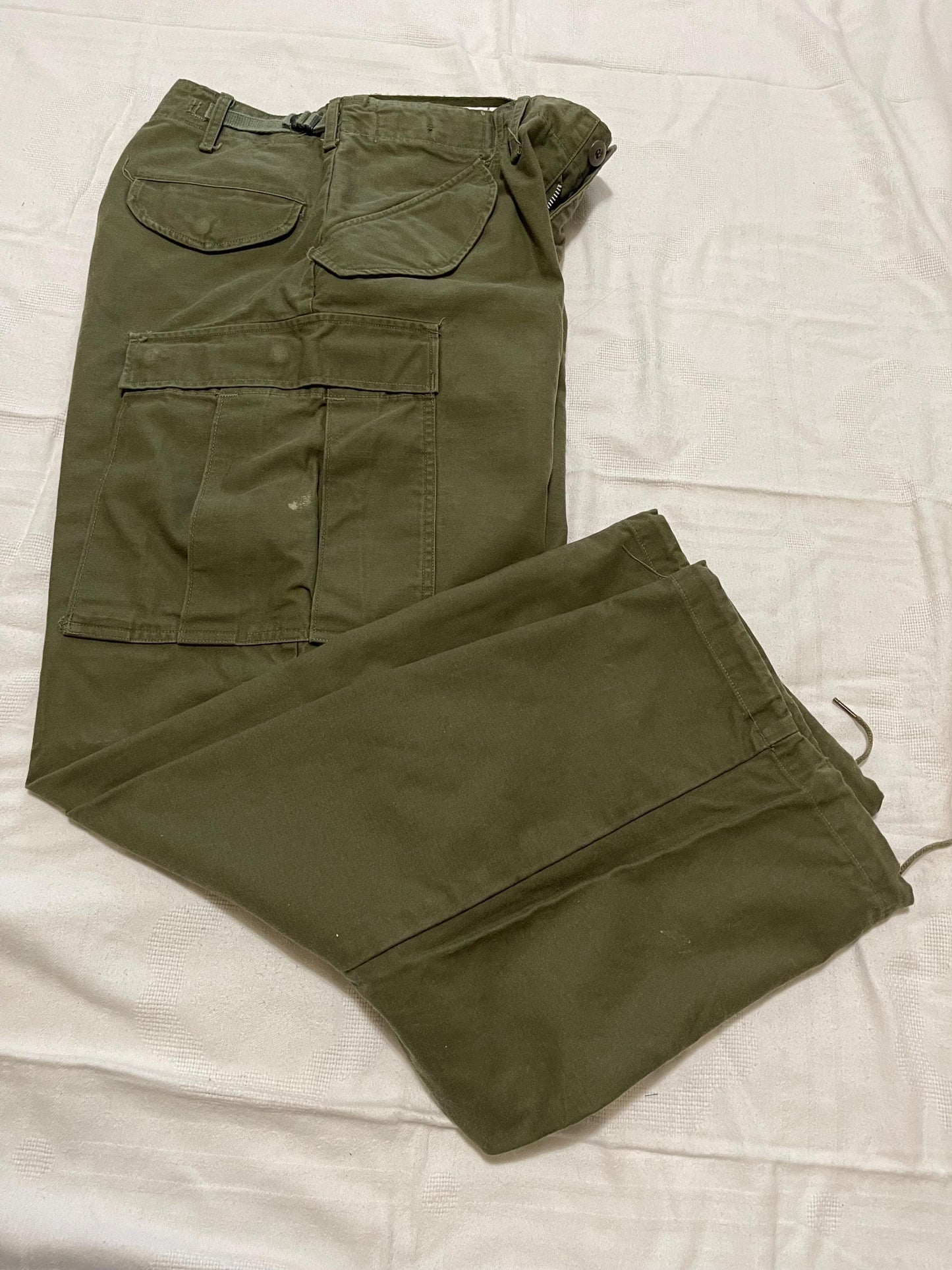 Genuine US military Vintage Vietnam era M65 Field Pants OD green From 1960’s Medium Regular with Silver zipper. Used Excellent, Small Reg.