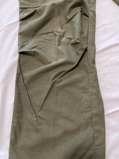 Genuine US military Vintage Vietnam era M65 Field Pants OD green From 1960’s Medium Regular with Silver zipper. Used Excellent, Small Reg.