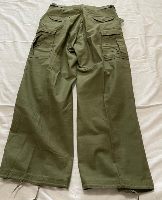 Genuine US military Vintage Vietnam era M65 Field Pants OD green From 1960’s Medium Regular with Silver zipper. Mint Med, Reg.