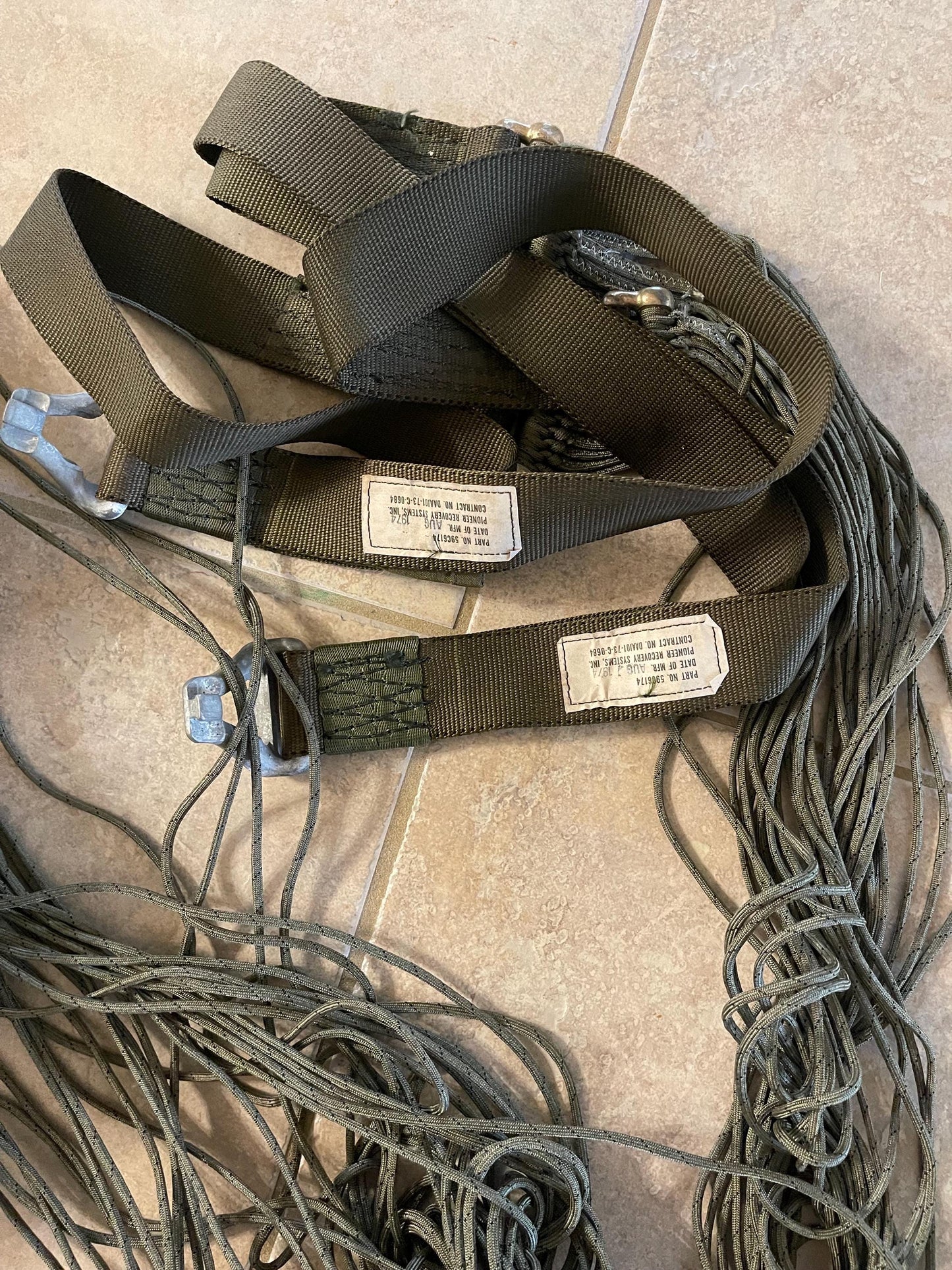 35 ft. Green US military T-10 Main Parachute with Lines, Risers and Connector Links/ without invert netting