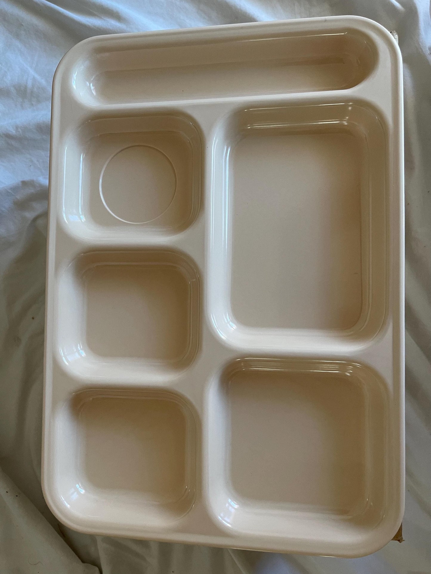 Lot of 4 US military  mess  trays new tan color. Set of 4 trays.